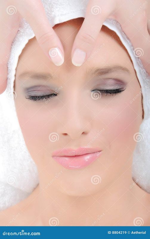 Cómo disfrutar de un elegante masaje capilar